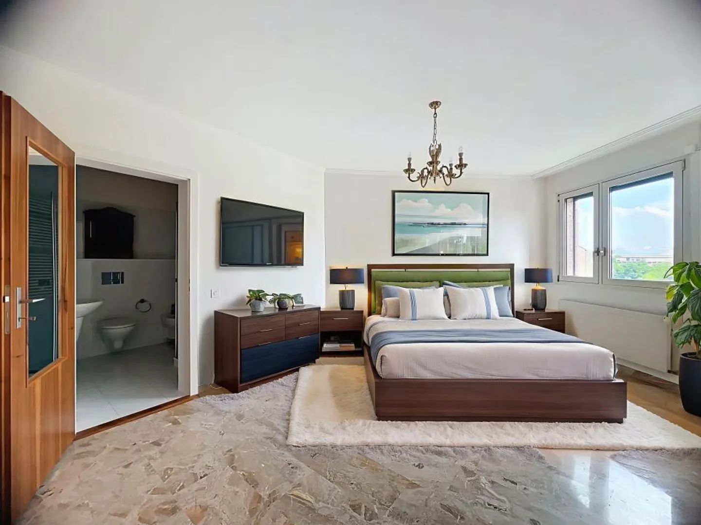 Spacious 4-room apartment with balcony - Photo 5 of 12