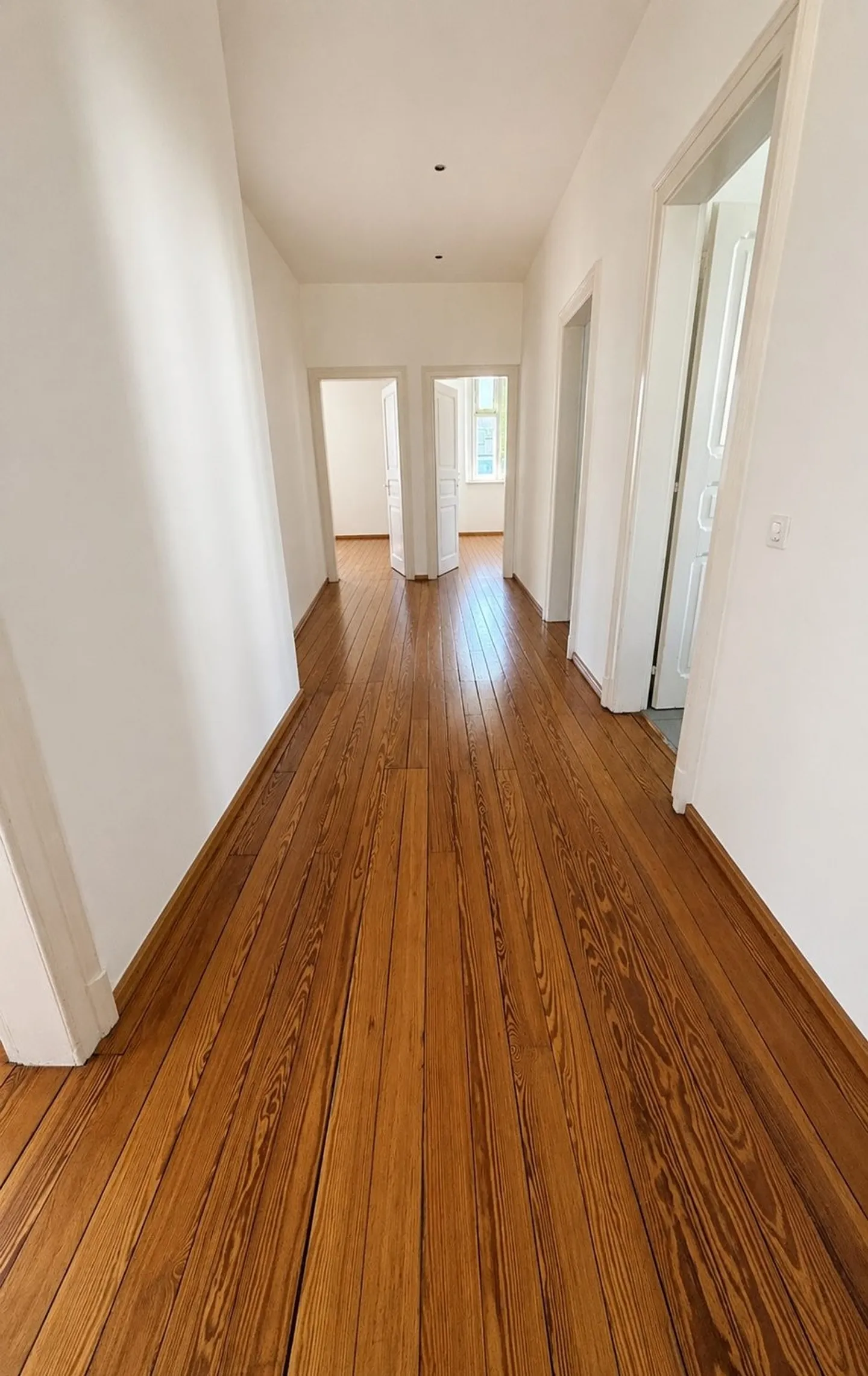 Rented apartment 5.5 rooms completely renovated in a period house - privileged location - Photo 6 of 11