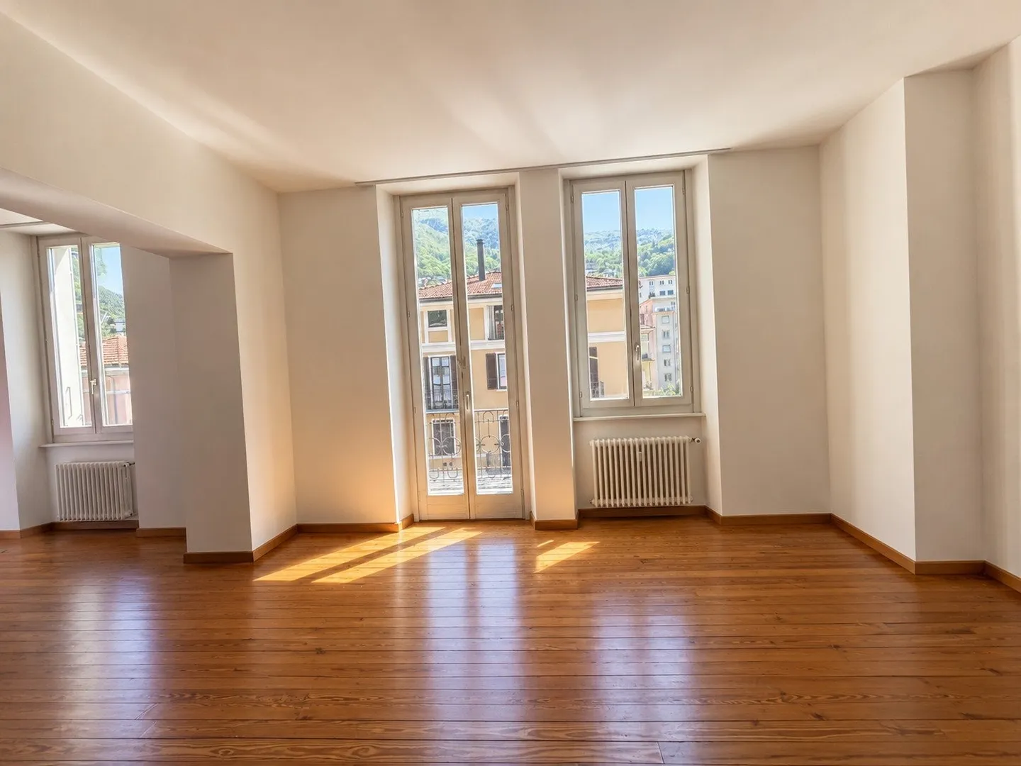 Rented apartment 5.5 rooms completely renovated in a period house - privileged location - Photo 7 of 11
