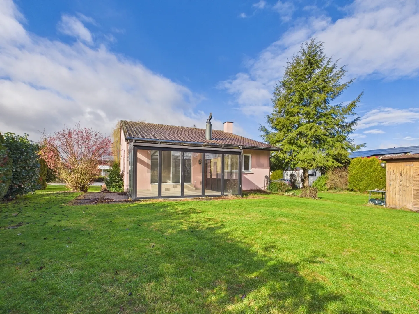 Charming Detached Family House in a Quiet, Family-Friendly Area - Photo 1 of 13