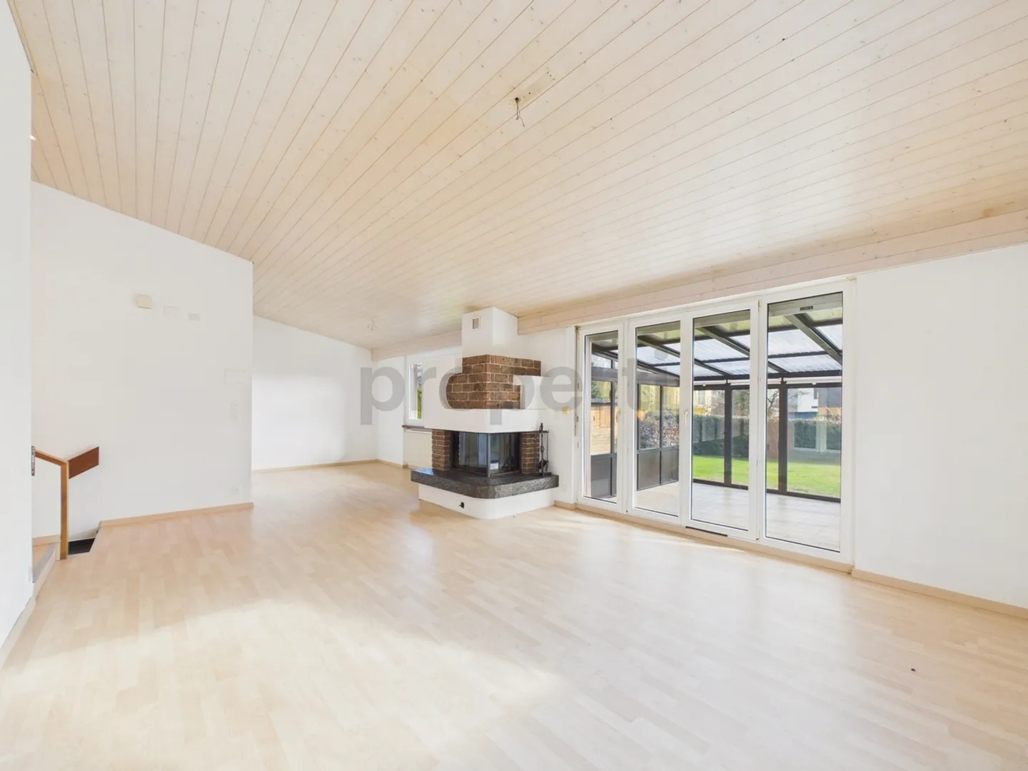 Charming Detached Family House in a Quiet, Family-Friendly Area - Photo 2 of 13