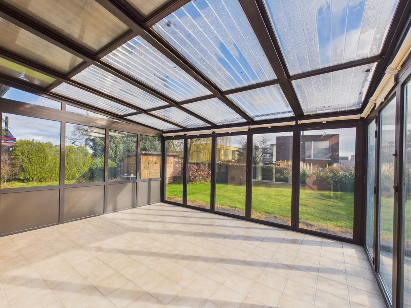 Charming Detached Family House in a Quiet, Family-Friendly Area - Photo 5 of 13