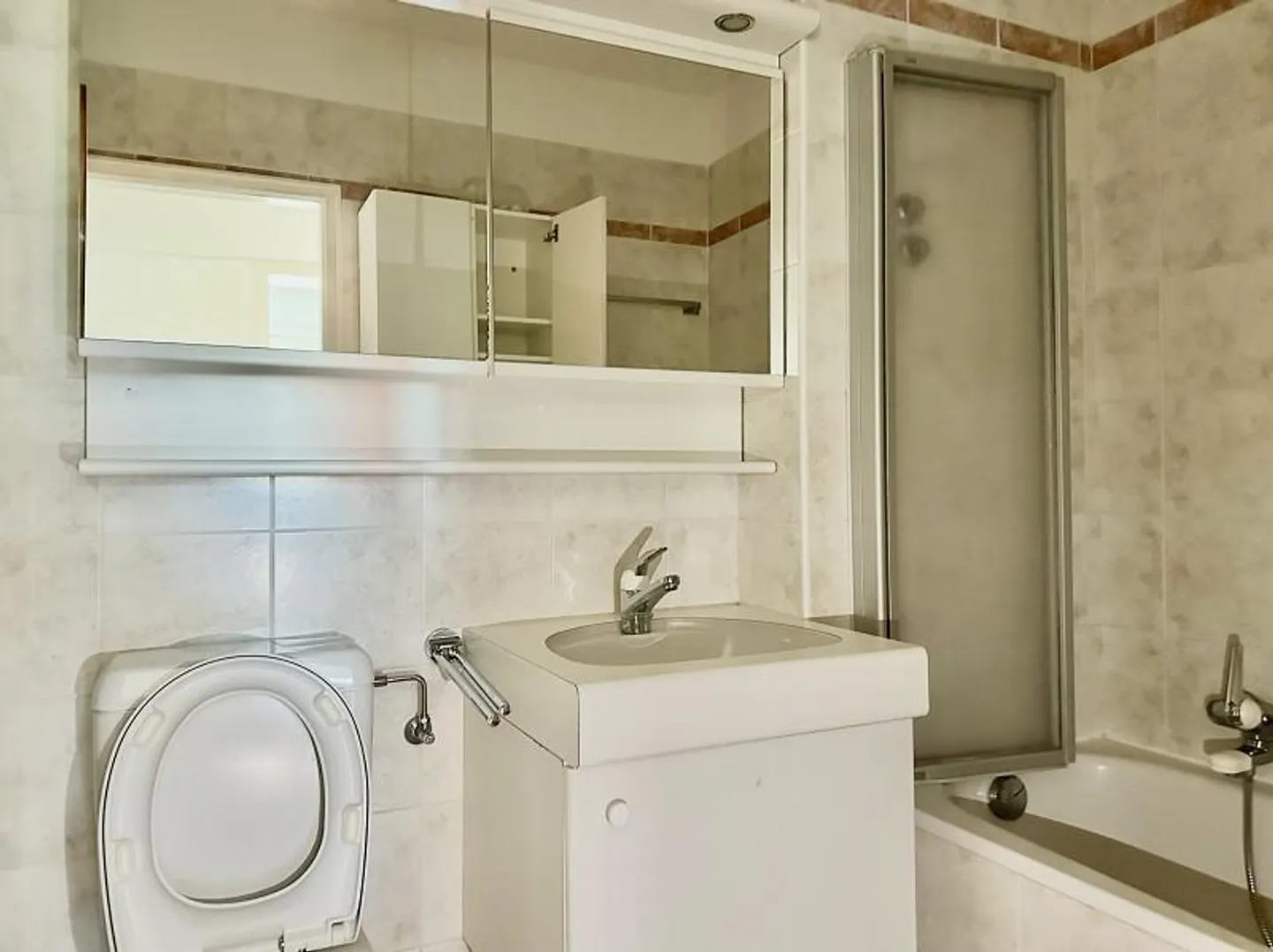 Appartement 4 1/2 pièces au 3ème étage avec balcon et belle vue - Photo 12 sur 19