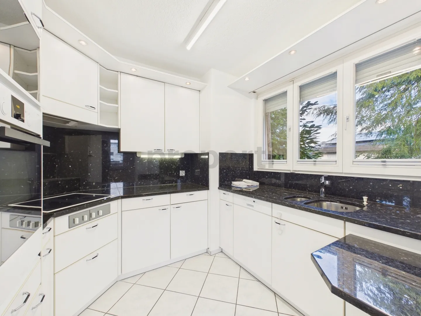 Charming Detached Family House in a Quiet, Family-Friendly Area - Photo 7 of 13