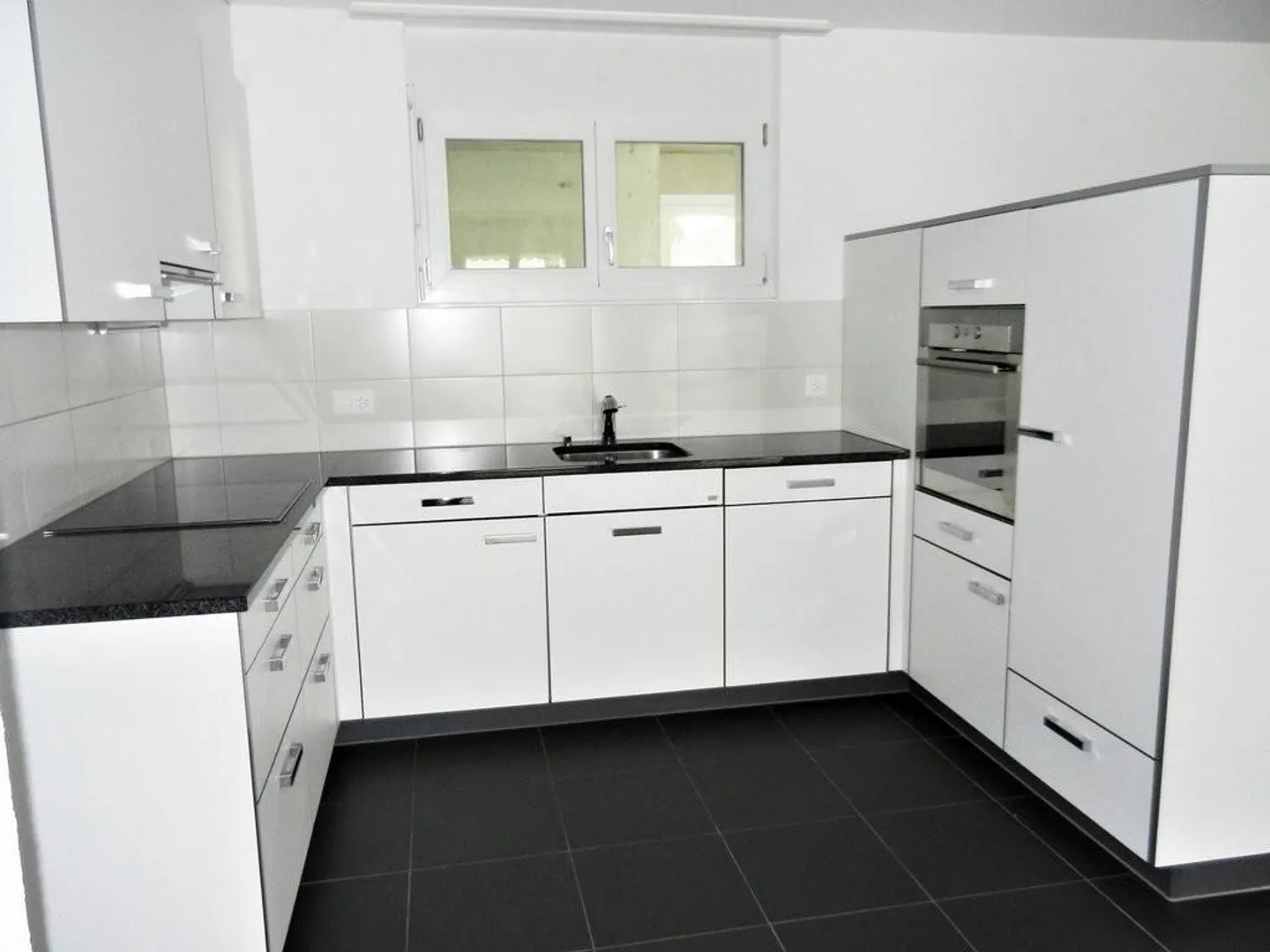 Helle Wohnung im Erdgeschoss - Foto 2 von 10