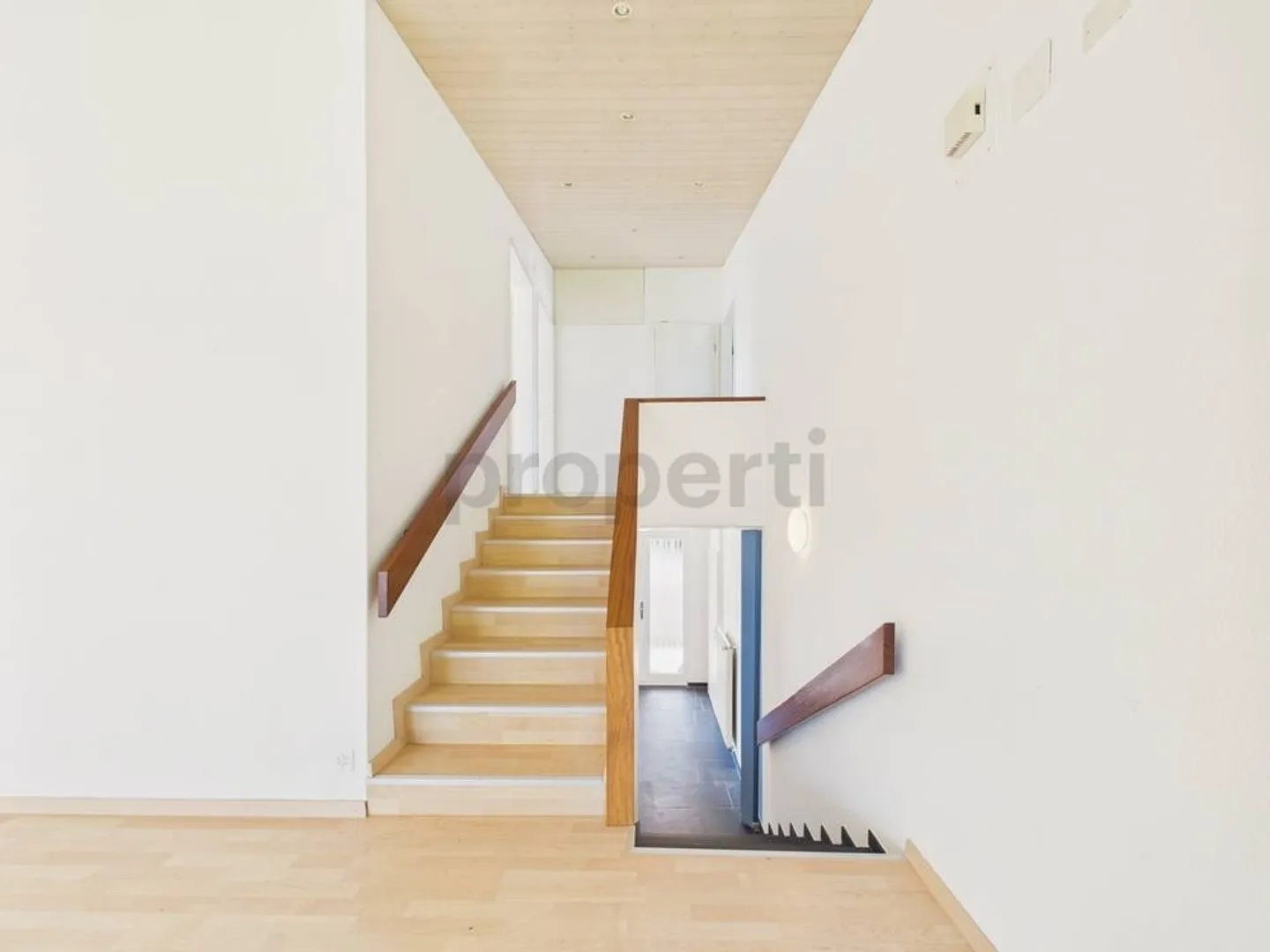 Charming Detached Family House in a Quiet, Family-Friendly Area - Photo 8 of 13