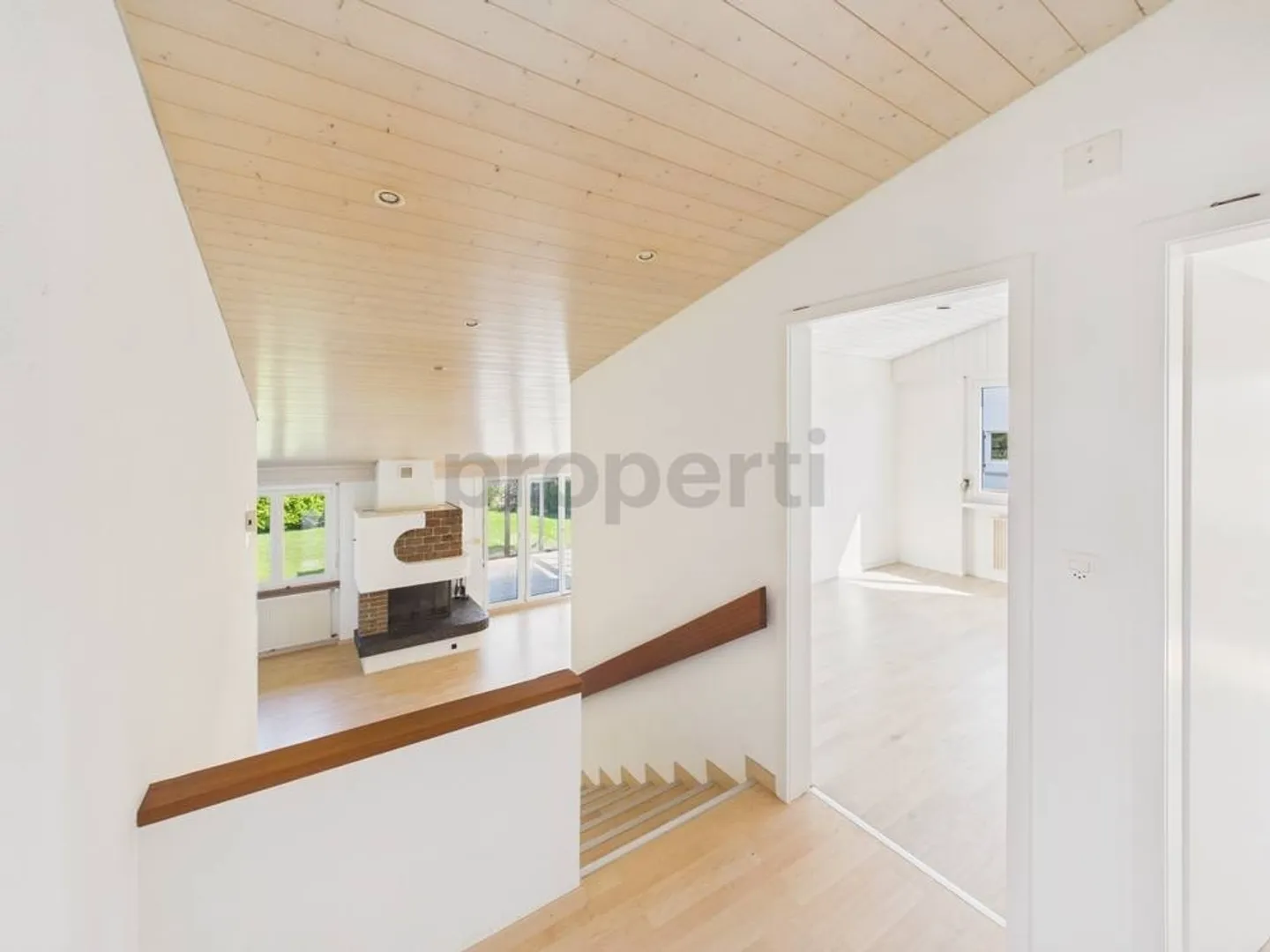 Charming Detached Family House in a Quiet, Family-Friendly Area - Photo 9 of 13