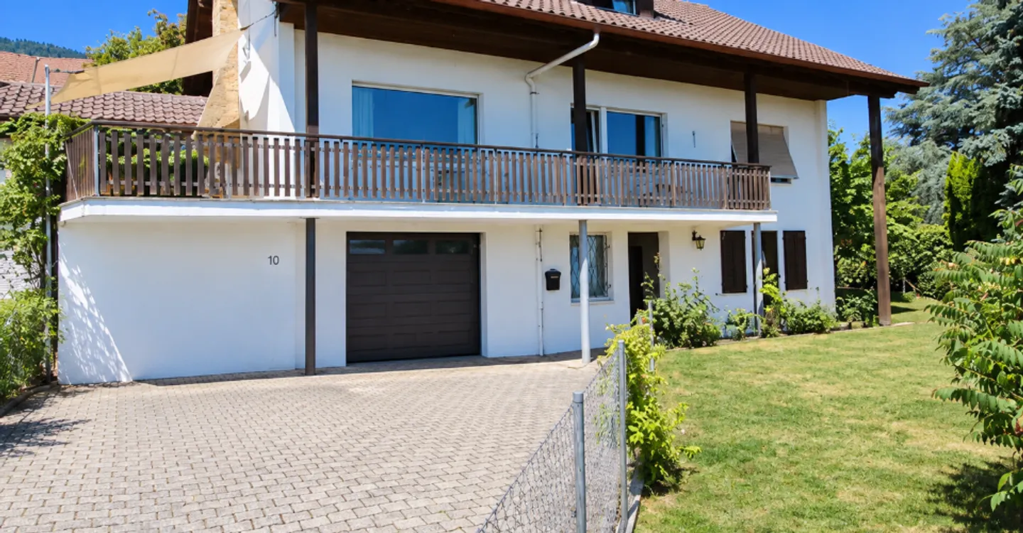 Belle villa familiale avec vue panoramique sur le lac et les Alpes - Photo 1 of 16