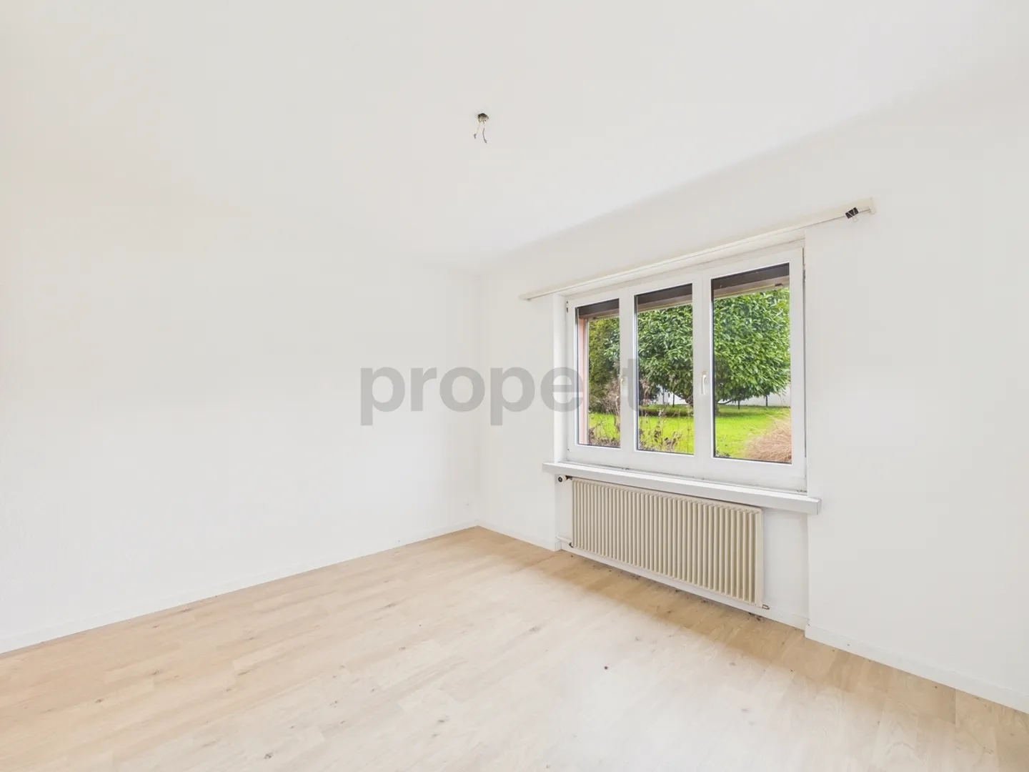 Charming Detached Family House in a Quiet, Family-Friendly Area - Photo 11 of 13
