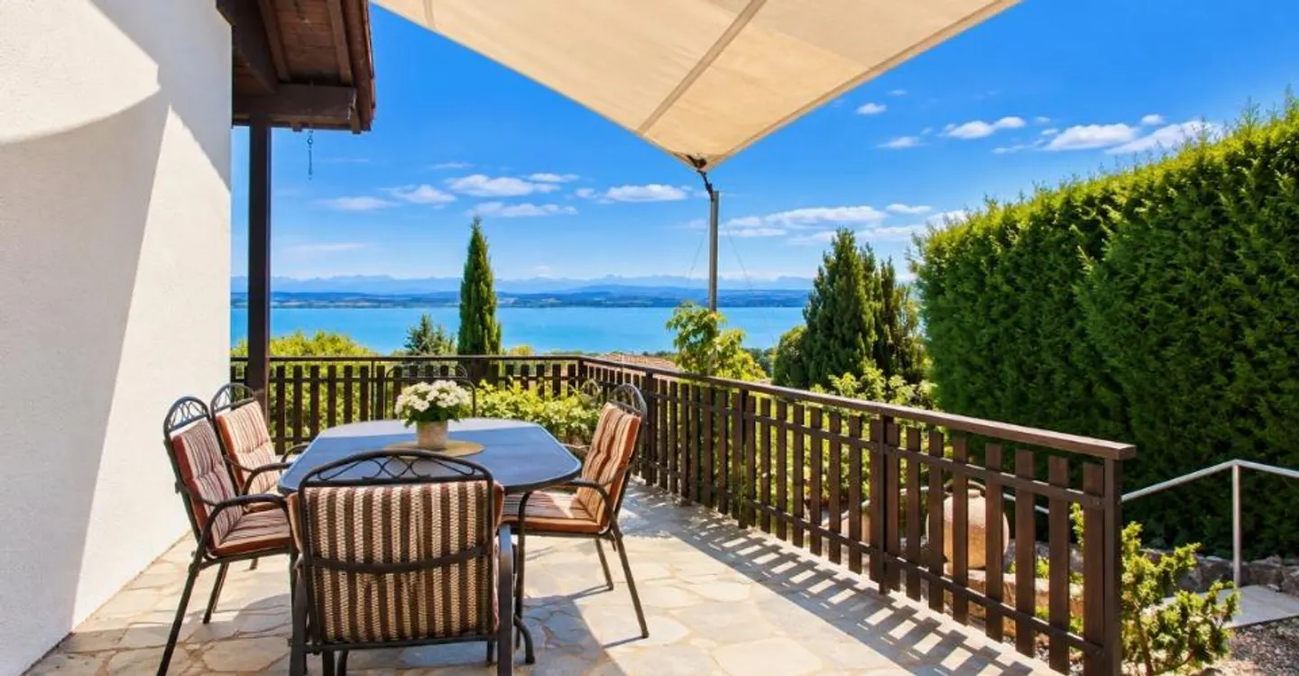 Belle villa familiale avec vue panoramique sur le lac et les Alpes - Photo 3 of 16