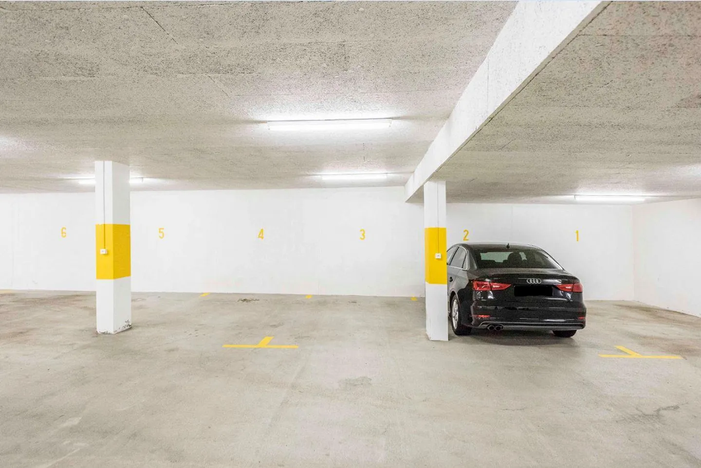 Large Garage Parking Space, 100m to HSG/ University of St. Gallen, with Electric Charging Station - Photo 1 of 2