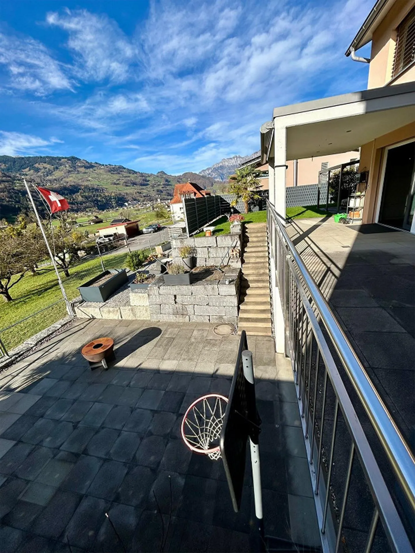 Single-family house in a beautiful location - Photo 3 of 12