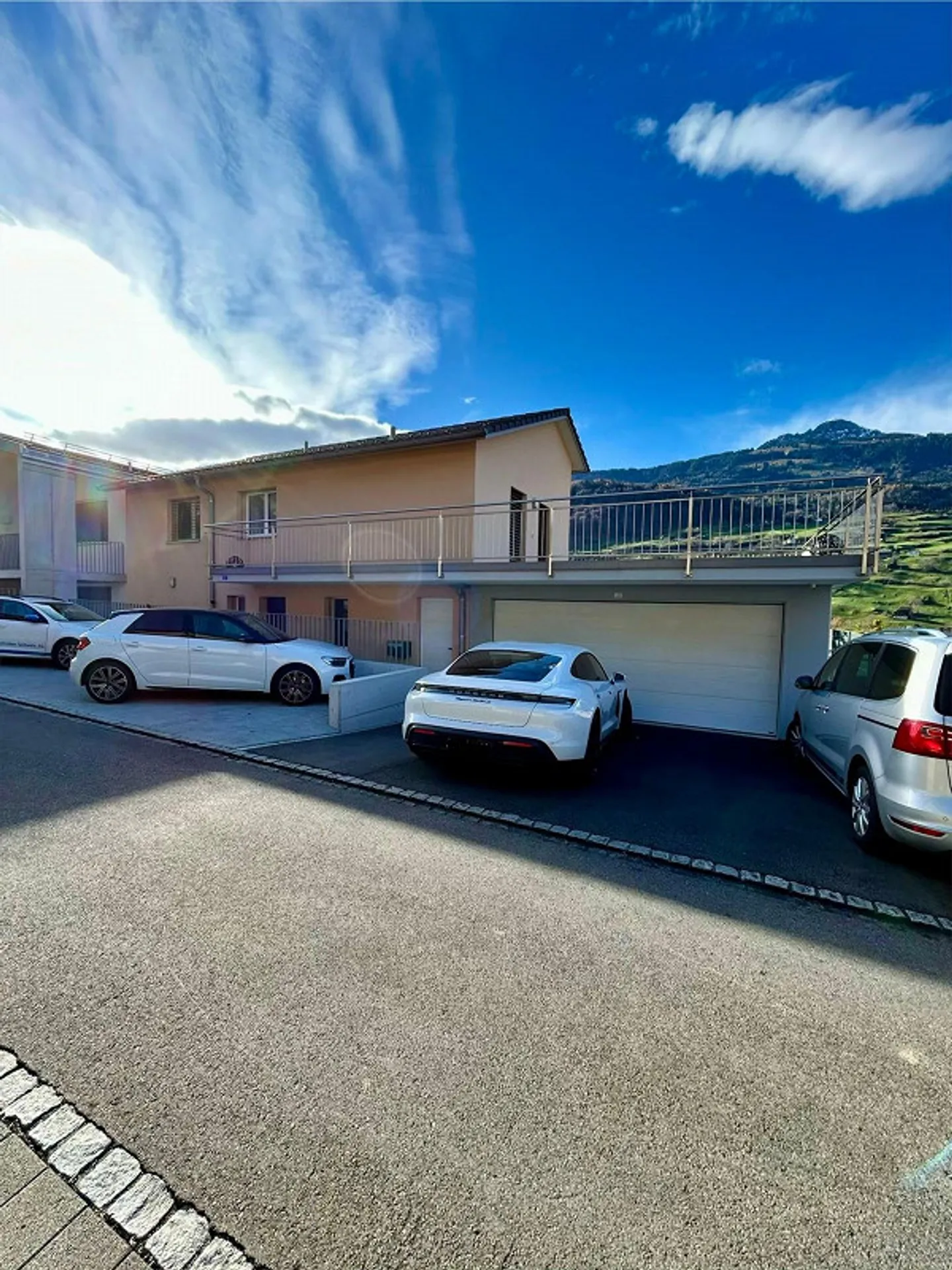 Single-family house in a beautiful location - Photo 4 of 12