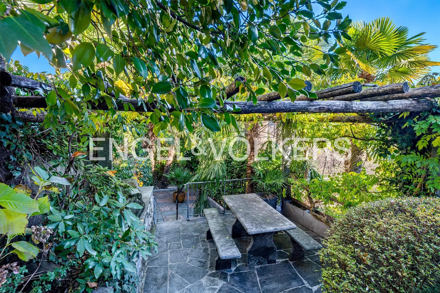 Gepflegte Attikawohnung mit Sonnenterrasse und Seesicht (33) - Foto 10 von 12