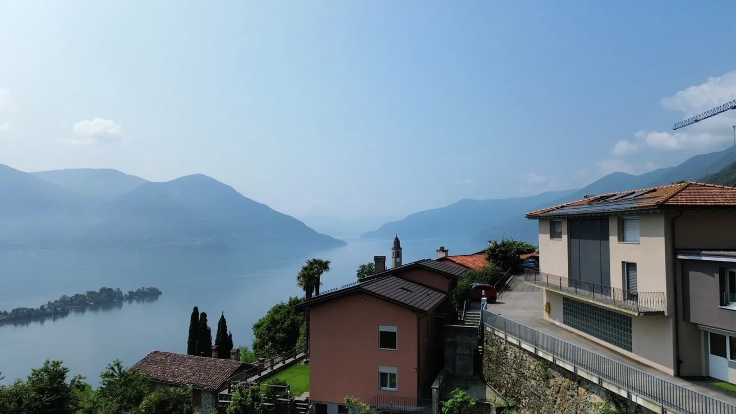 Casa loft moderna con vista spettacolare a Ronco sopra Ascona - Foto 1 di 23