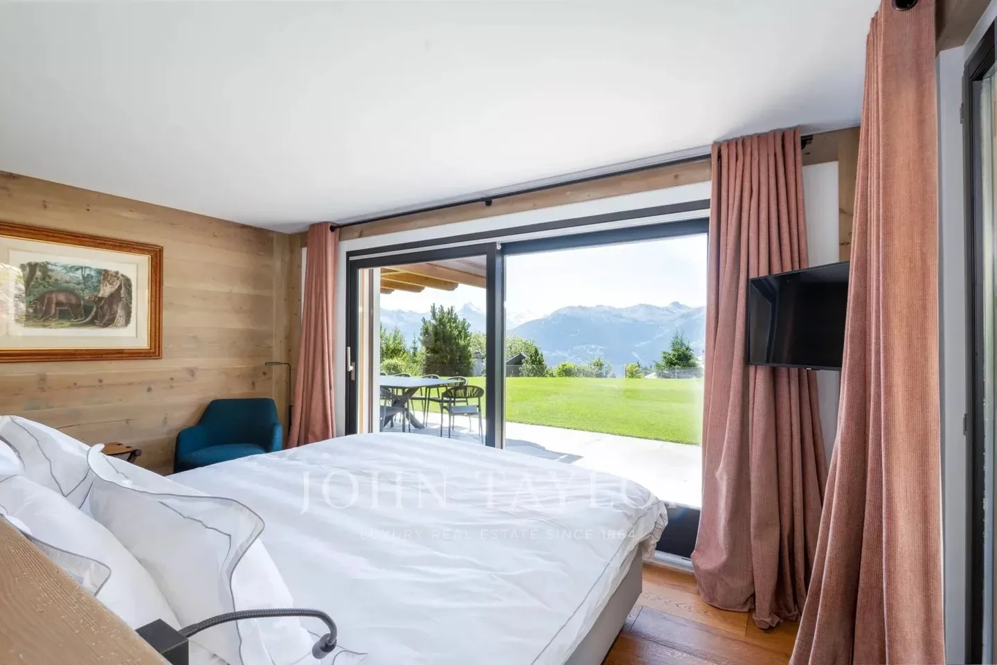 Exceptional apartment with garden and panoramic views in Plans-Mayens - Photo 6 of 11