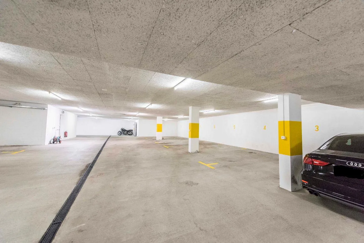 Large Garage Parking Space, 100m to HSG/ University of St. Gallen, with Electric Charging Station - Photo 2 of 2