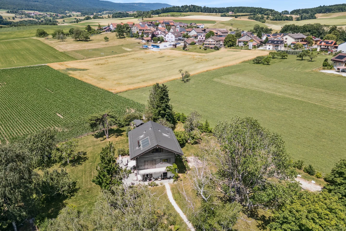 Charming family home in a privileged setting - Photo 6 of 20