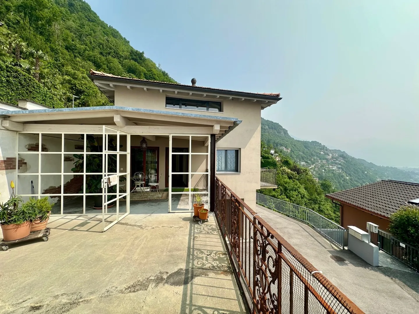 Casa loft moderna con vista spettacolare a Ronco sopra Ascona - Foto 22 di 23