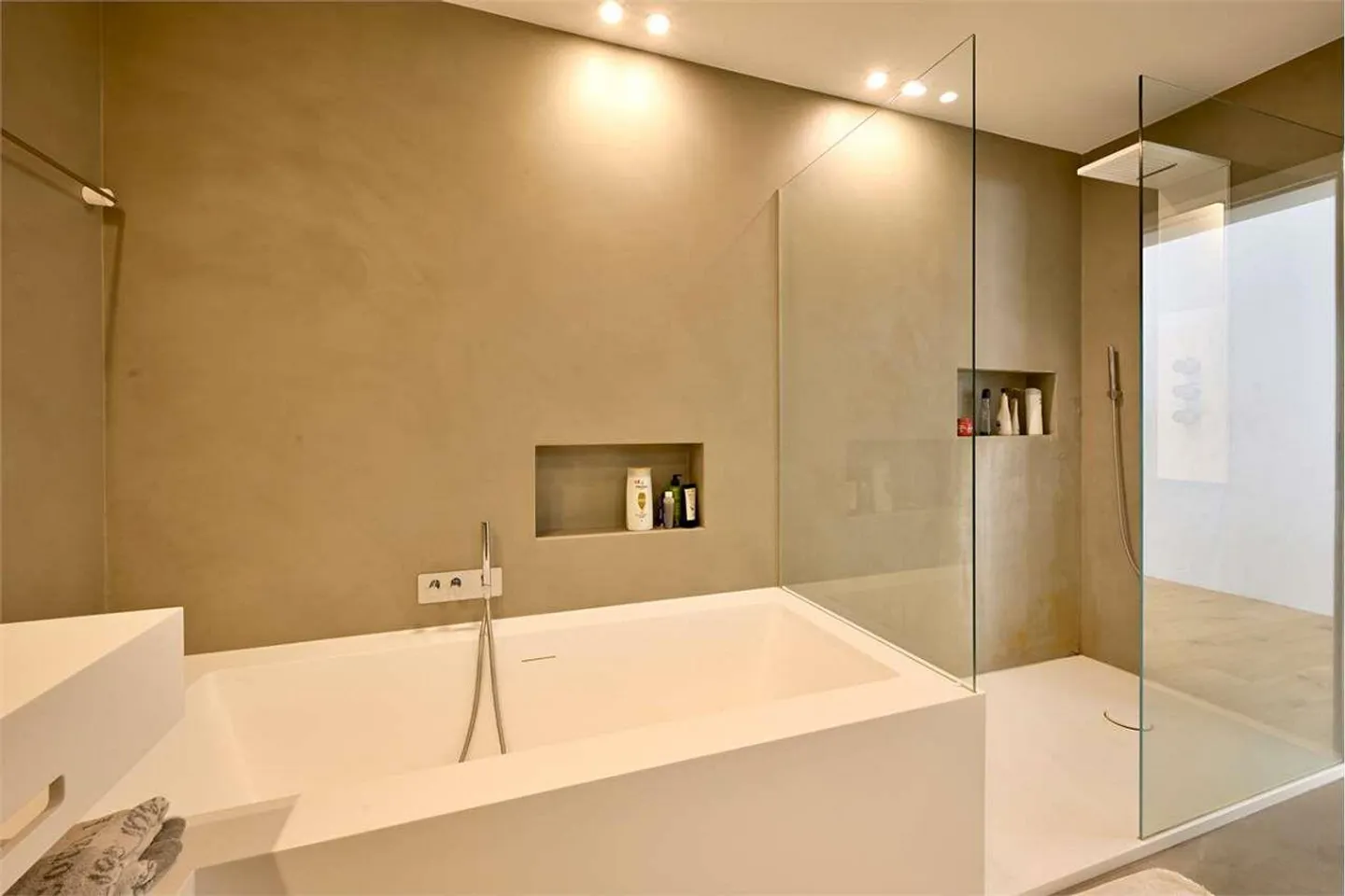 Élégance et modernité : maison bifamiliale rénovée - Photo 13 sur 13