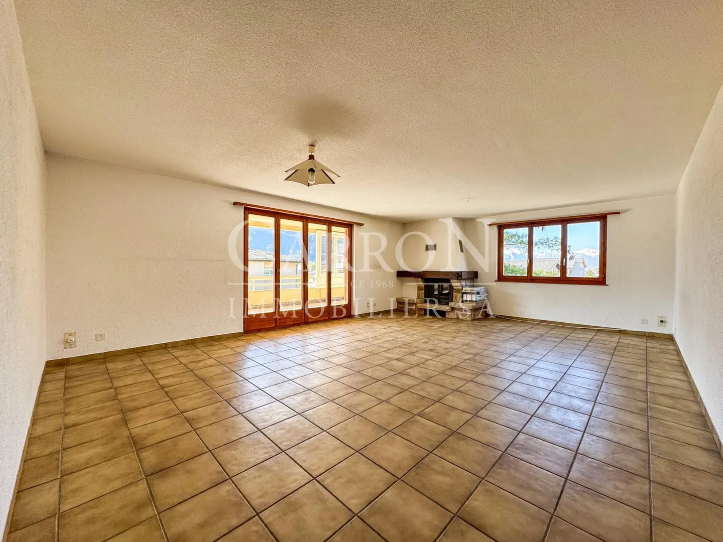 Large 4.5-Room Apartment in Plan-Conthey - Photo 1 of 8