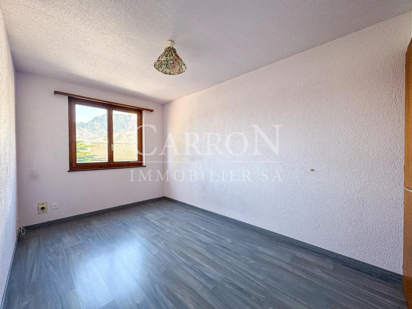 Large 4.5-Room Apartment in Plan-Conthey - Photo 3 of 8