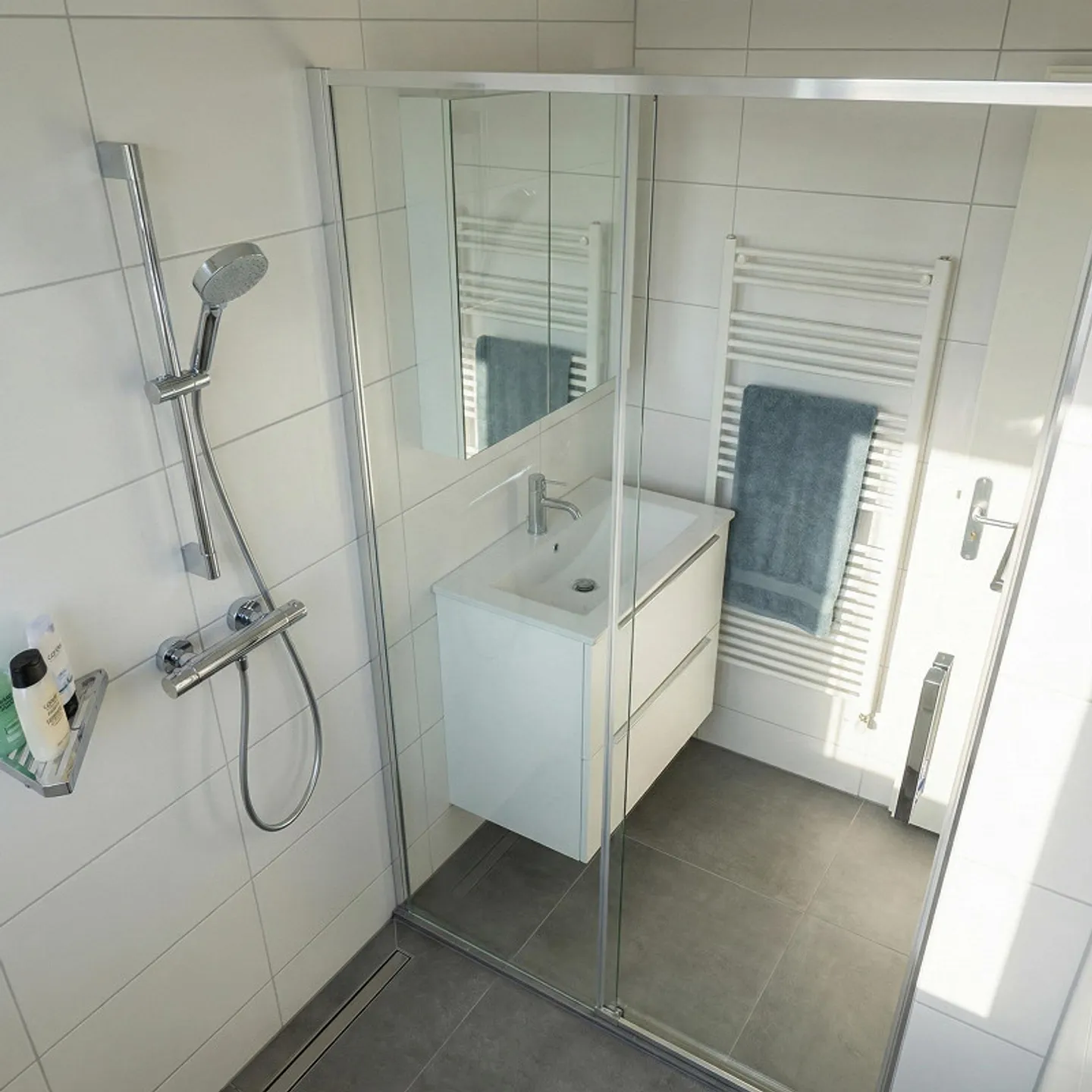 Appartement de 5 pièces récemment rénové dans un quartier calme à Zollikofen - Photo 6 sur 9