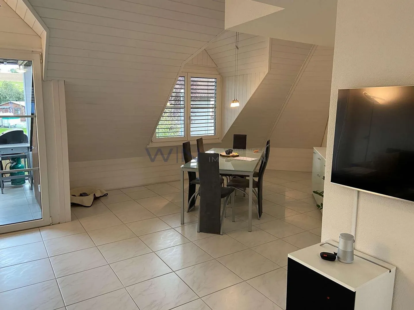 Atrium, fireplace and two balconies - Photo 3 of 9