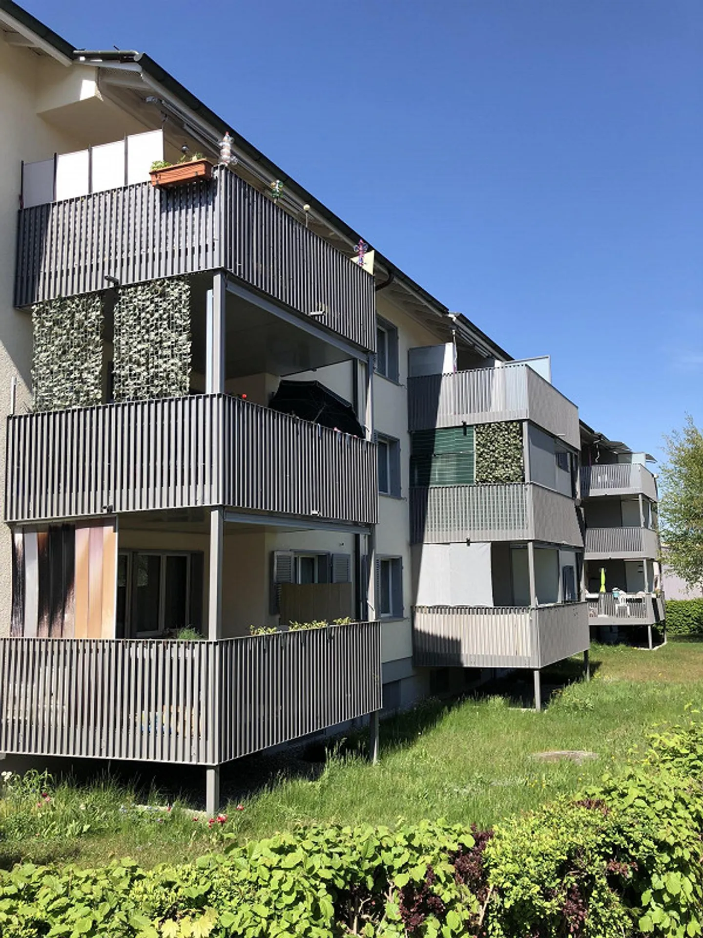 Appartement de 5 pièces récemment rénové dans un quartier calme à Zollikofen - Photo 8 sur 9