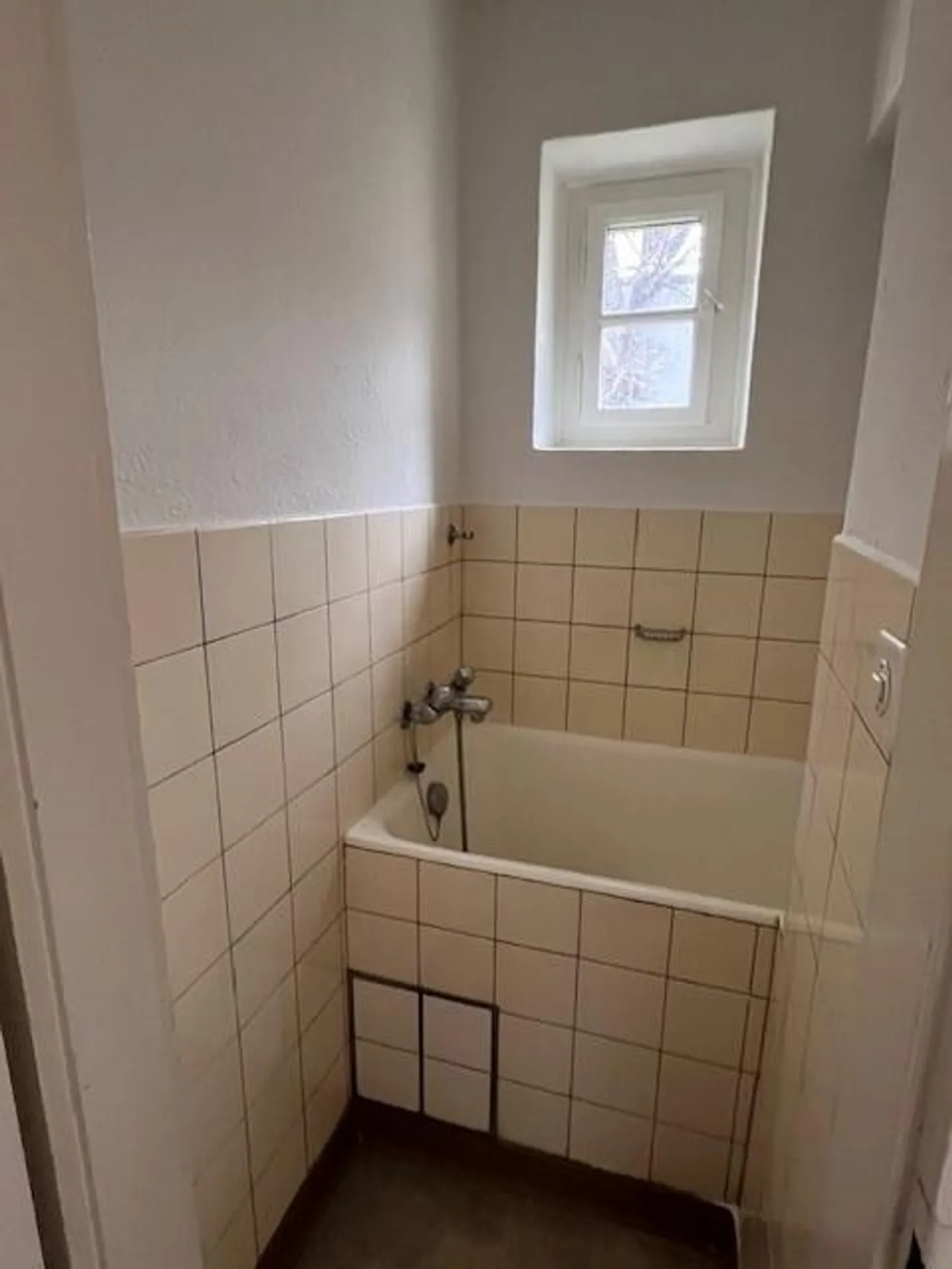 Simple 2-room old building apartment - Photo 4 of 6