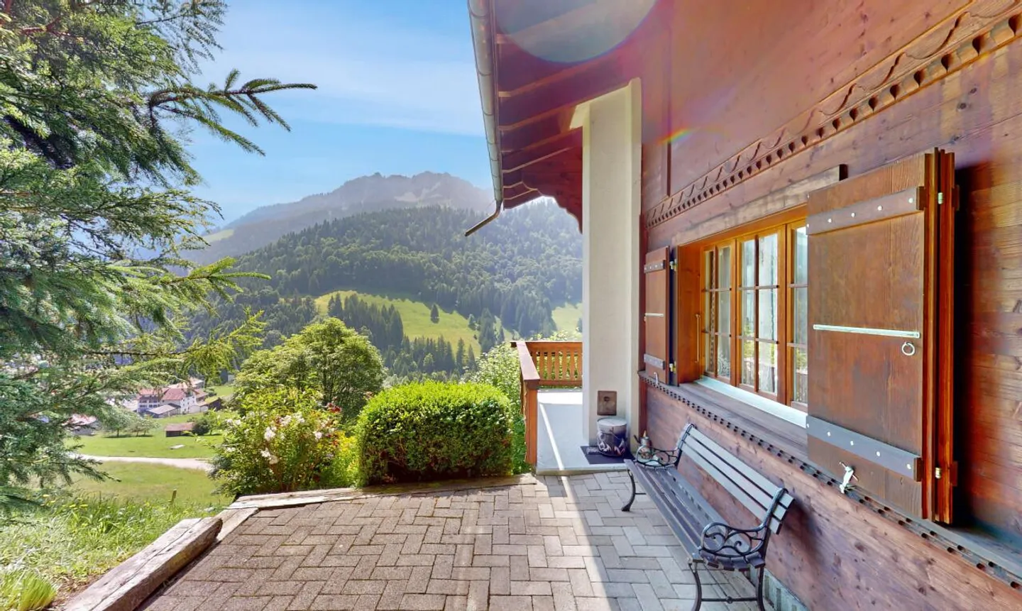 Chalet for sale - Photo 2 of 11