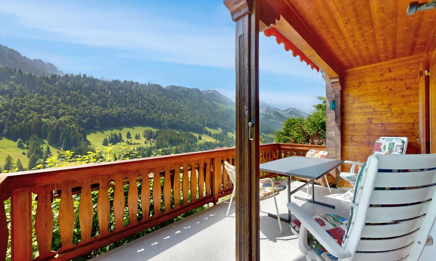 Chalet for sale - Photo 3 of 11