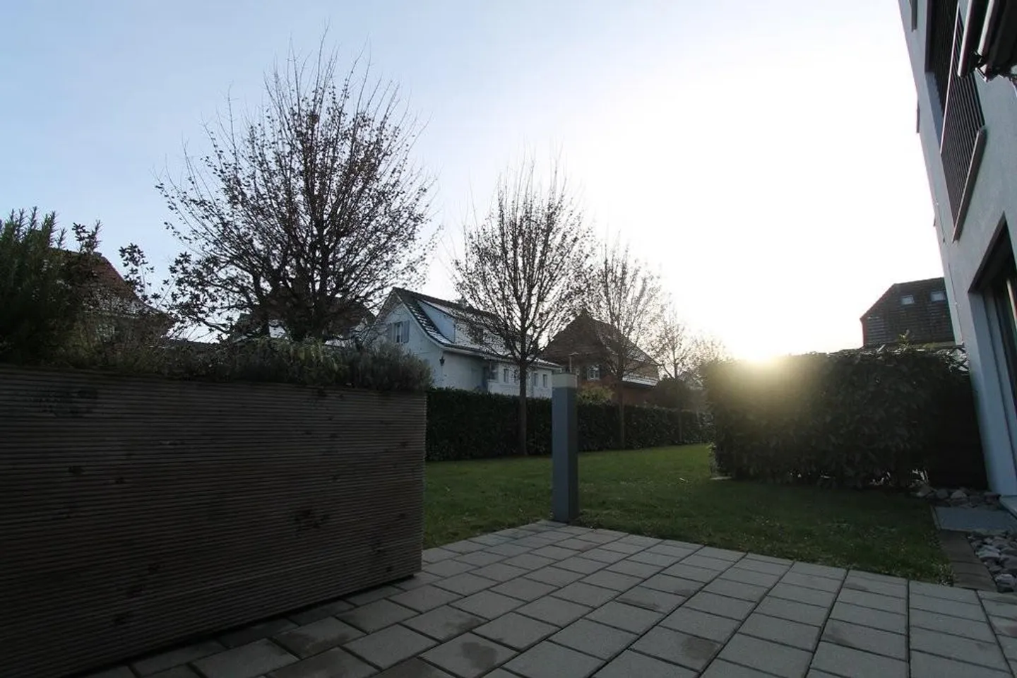 Light-flooded apartment with garden seating area - Photo 9 of 9