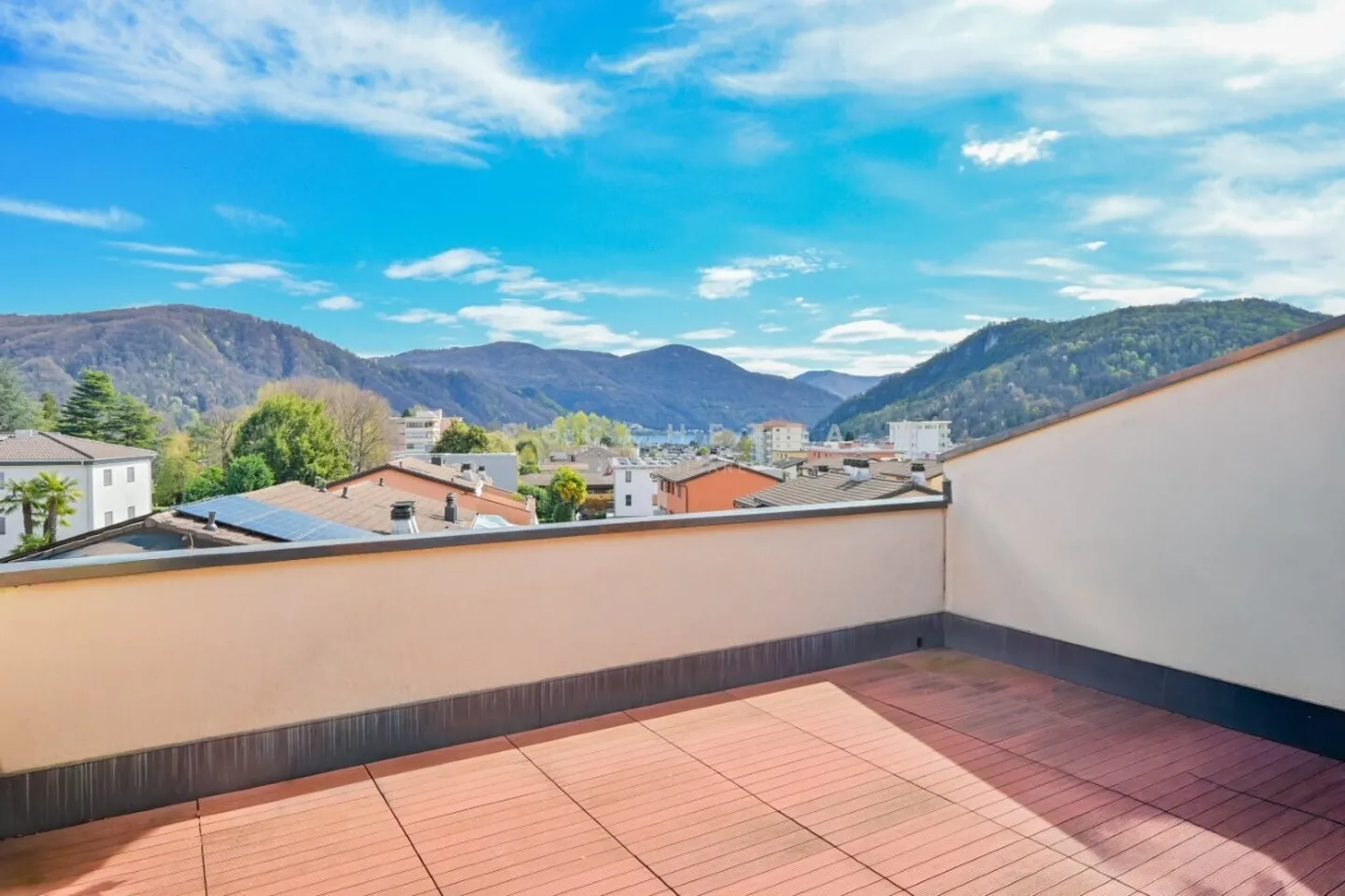 Charming furnished duplex apartment with large terrace - Photo 2 of 11