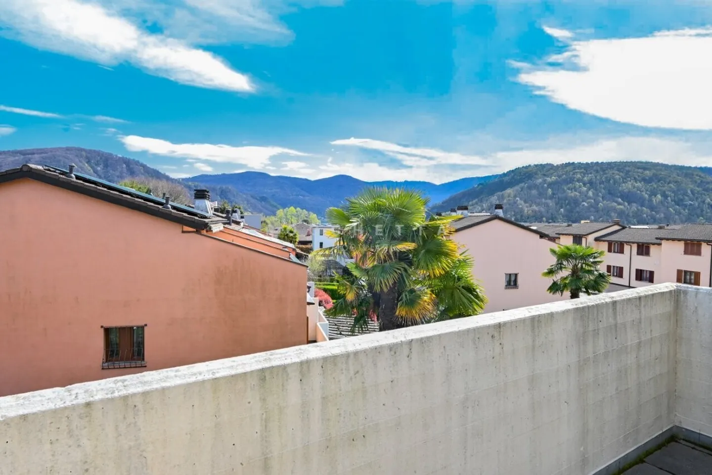 Charming furnished duplex apartment with large terrace - Photo 11 of 11