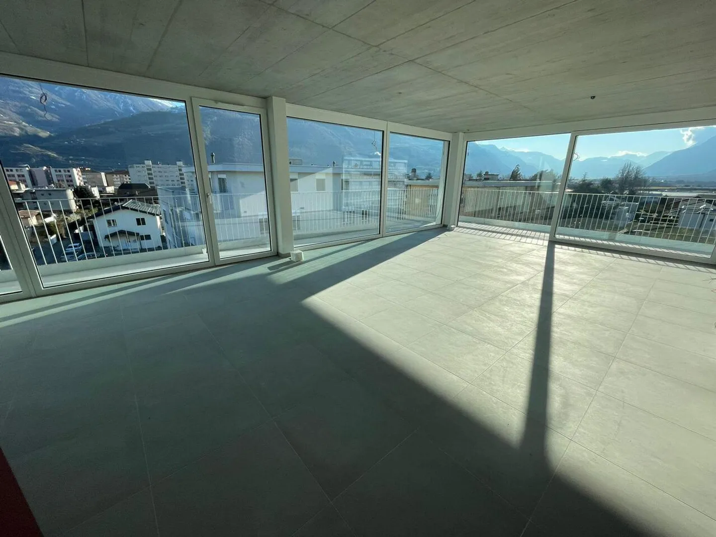 Magnifico attico di 4,5 locali con grande balcone - Foto 3 di 14