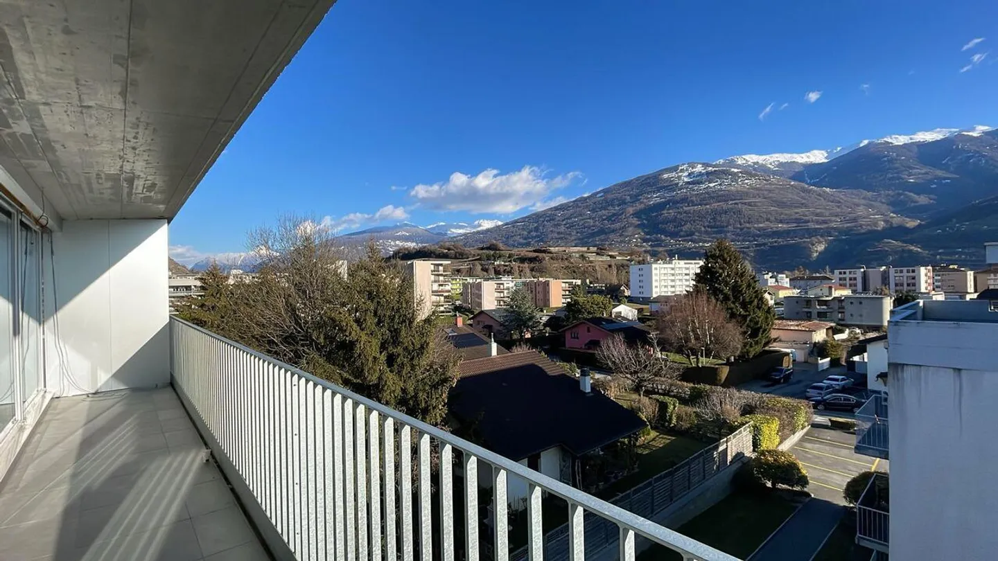 Magnifico attico di 4,5 locali con grande balcone - Foto 2 di 14