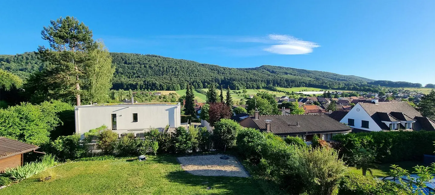 A Home in the Green with a View in Hofstetten-Flüh SO - Photo 2 of 13