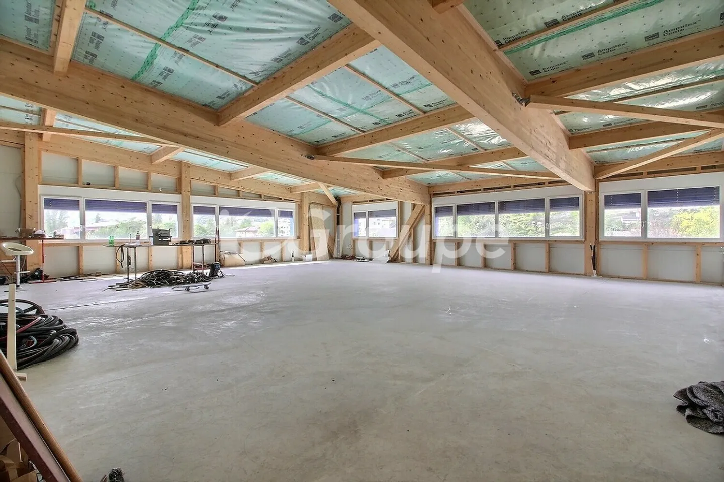 New commercial hall for rent on Route de la Californie 46. - Photo 5 of 8