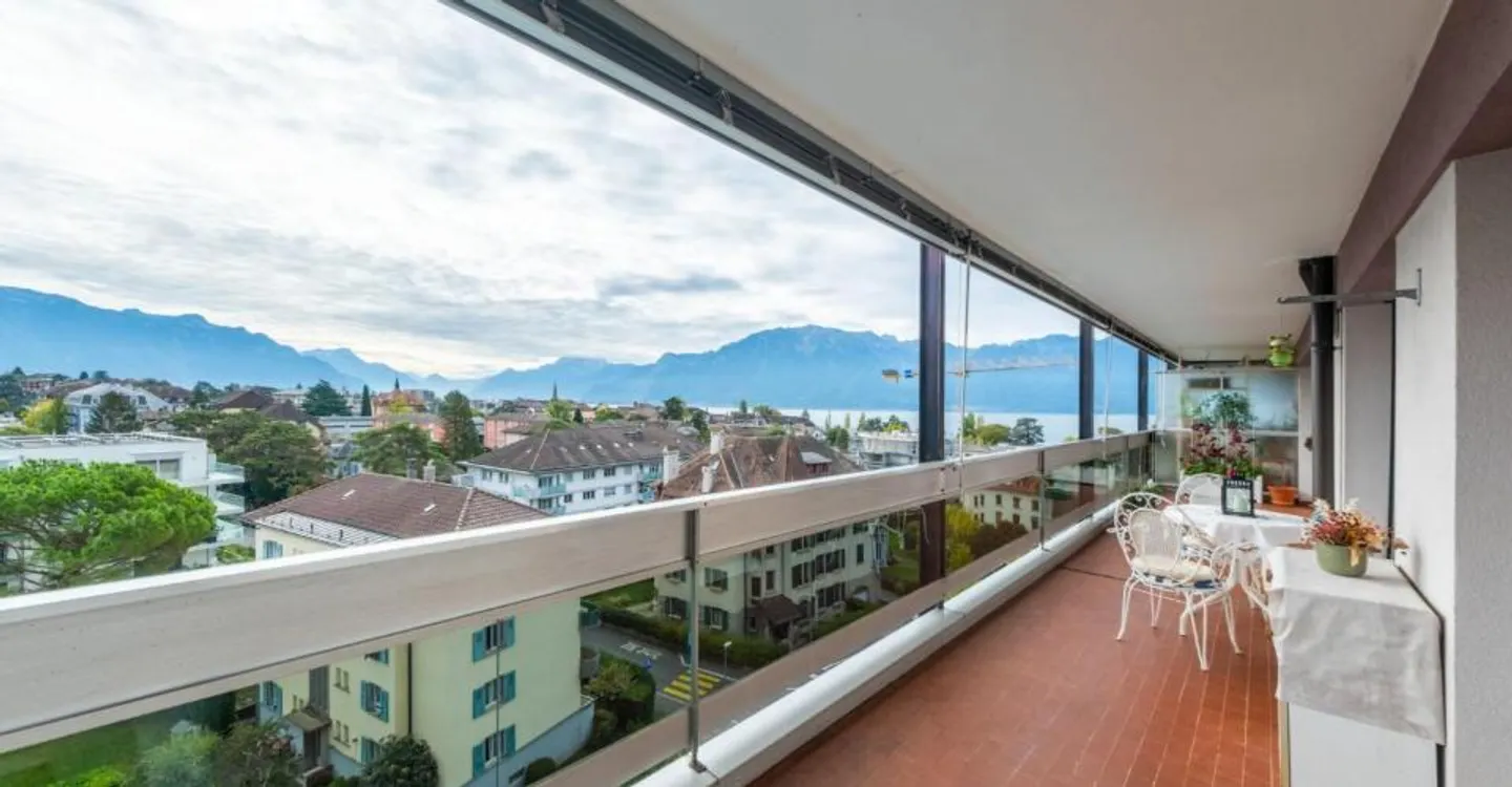 Appartamento di 3 stanze con vista sul lago - Foto 1 di 12