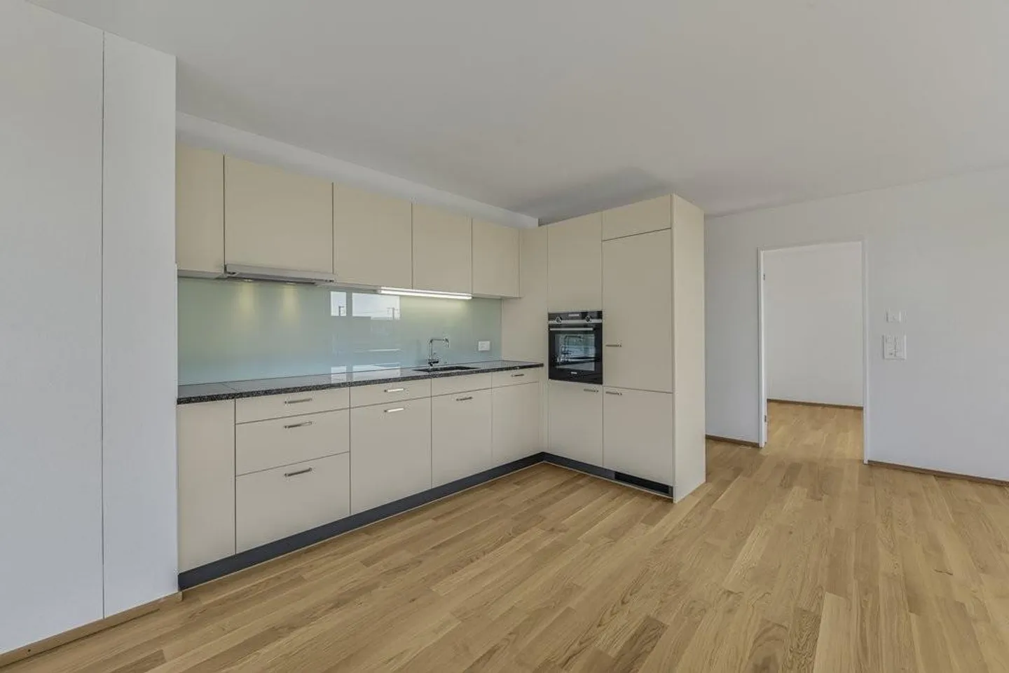 Situato tra Zurigo e treno - Foto 2 di 10