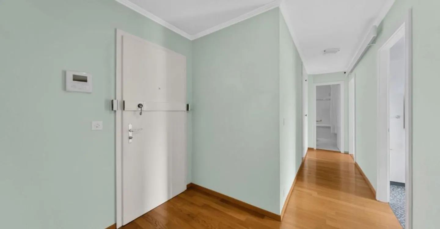 Appartamento di 3 stanze con vista sul lago - Foto 4 di 12
