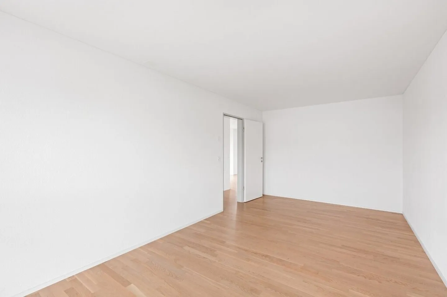 Charmante Attikawohnung in Däniken - Foto 3 von 8