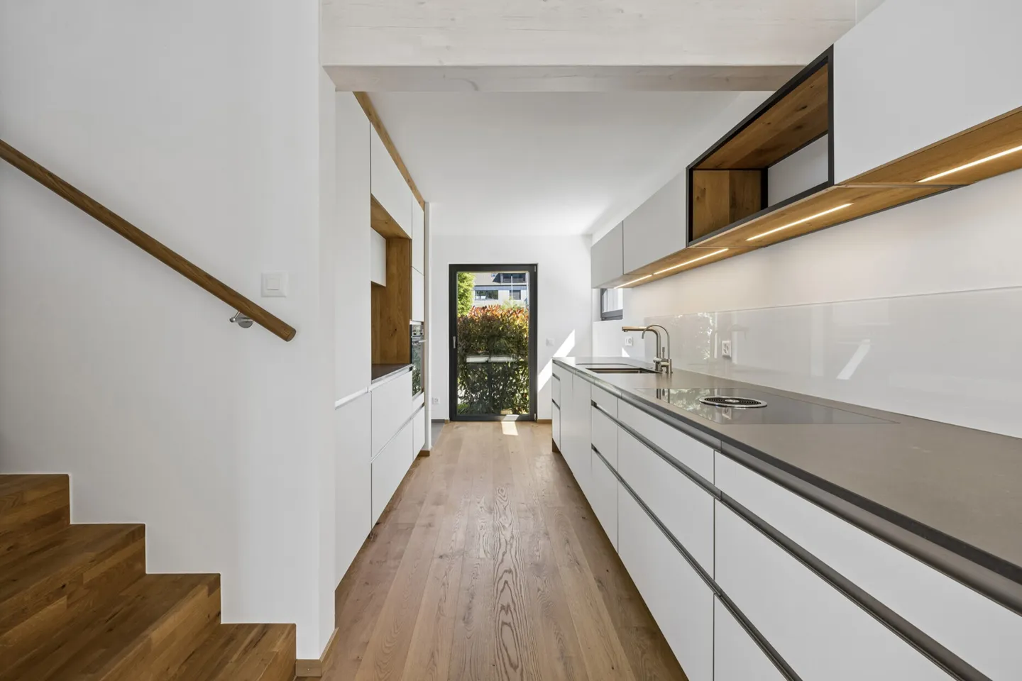 Casa Familiare Moderna con Giardino - Foto 4 di 7