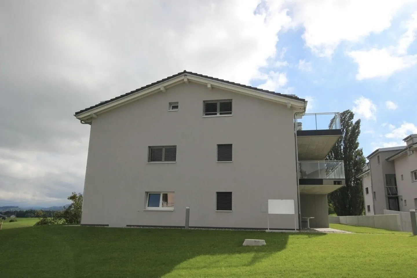 Spacious 2½ Room Apartment - Photo 2 of 3