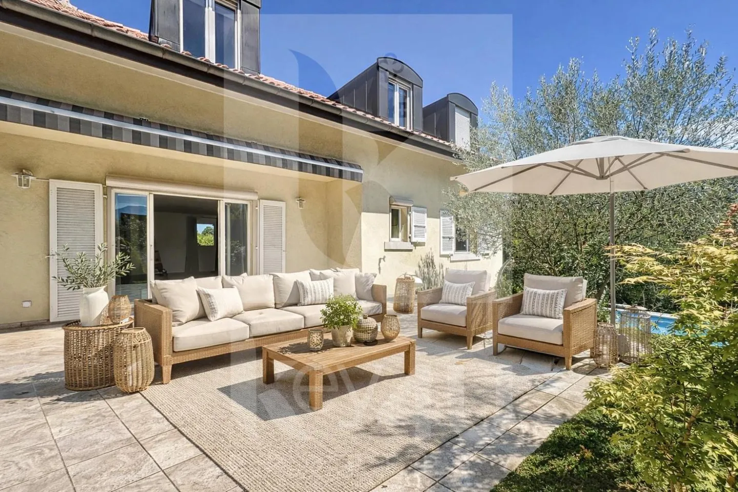 8-Zimmer-Haus - Foto 1 von 13