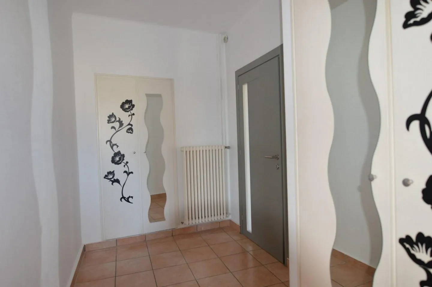 STABILE A REDDITO NEL NUCLEO CON GIARDINO - Foto 8 di 13