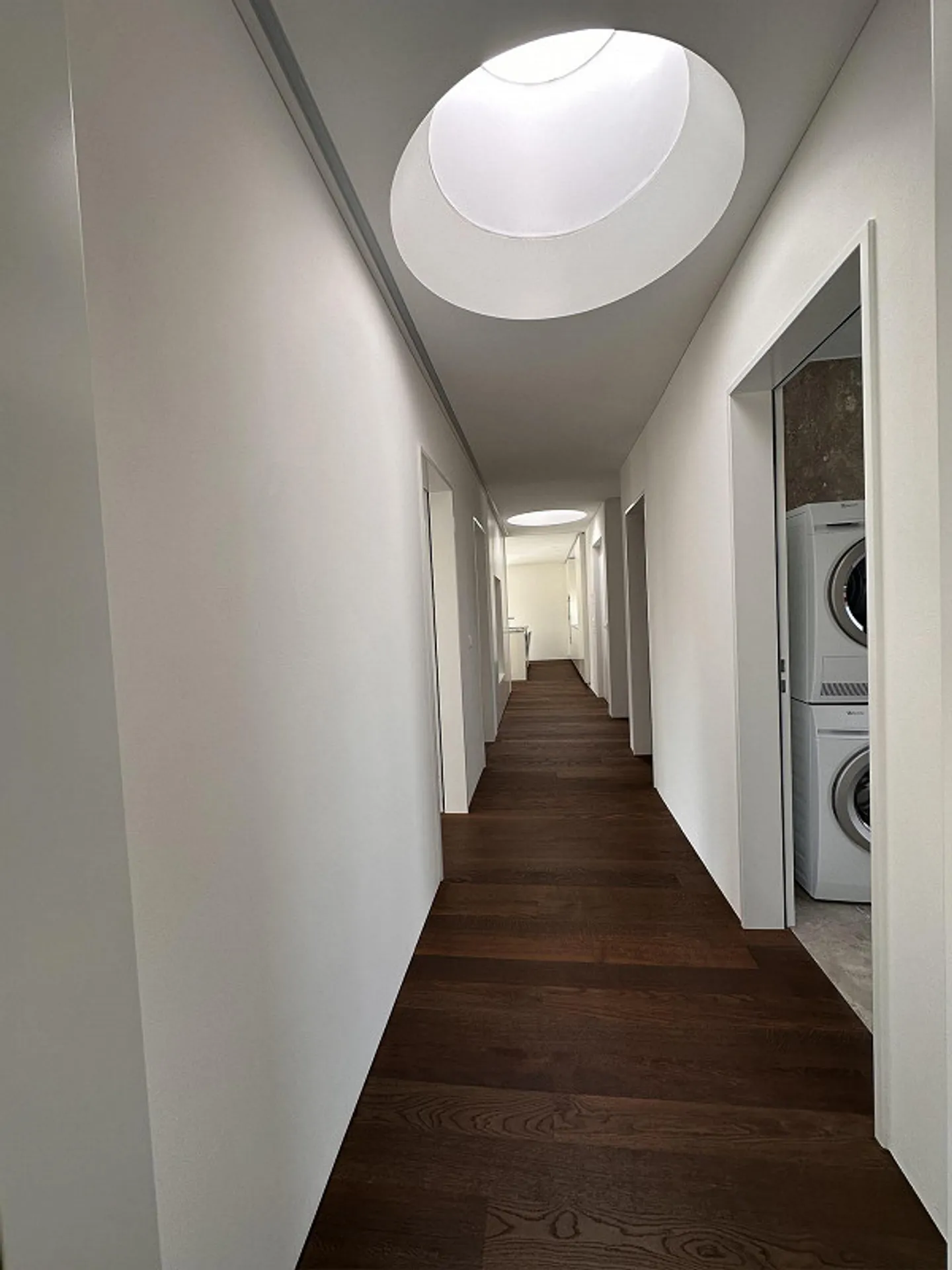 Appartamento attico luminoso con grande garage doppio e stanze aggiuntive - Foto 5 di 13