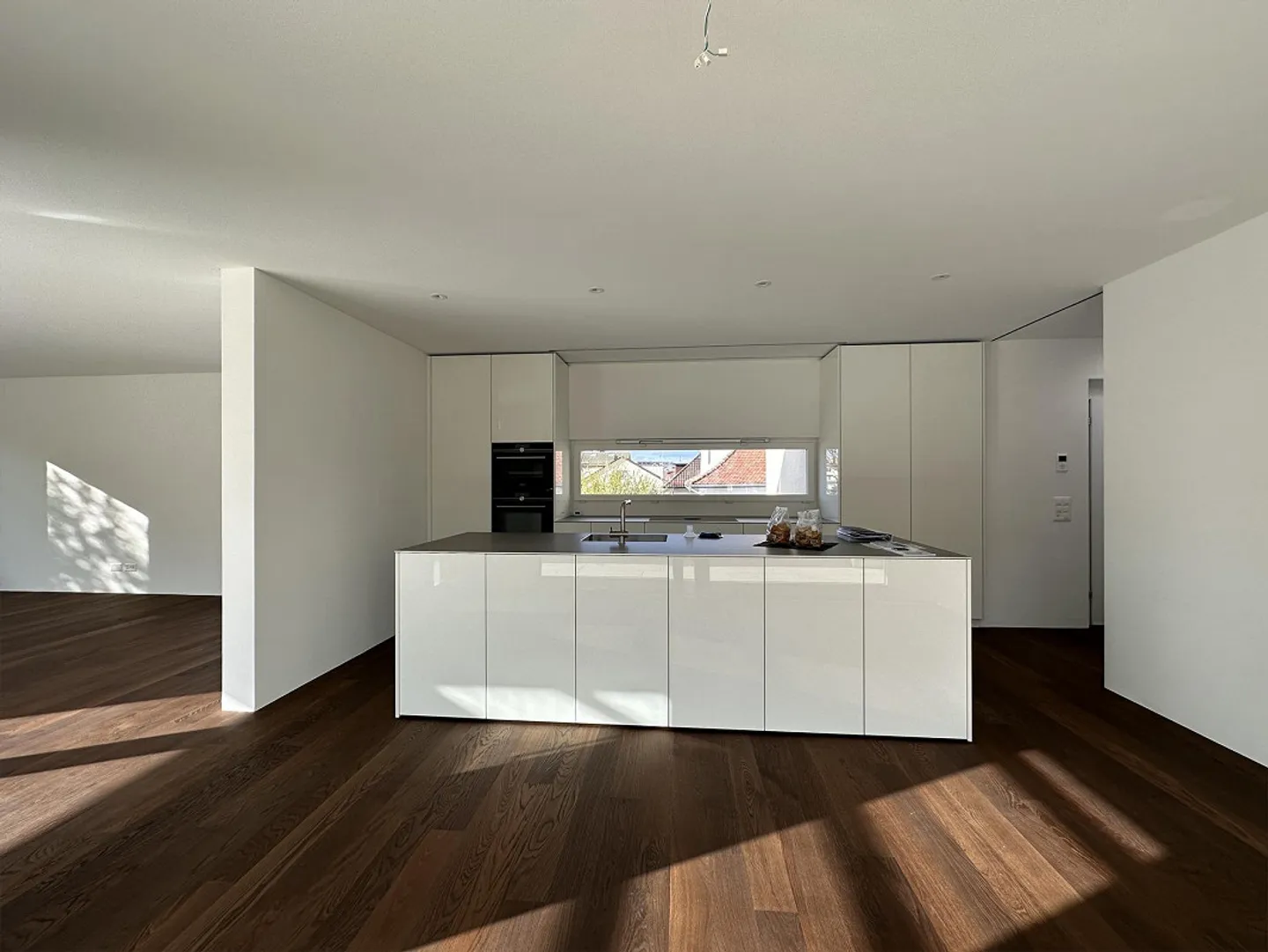 Appartamento attico luminoso con grande garage doppio e stanze aggiuntive - Foto 3 di 13