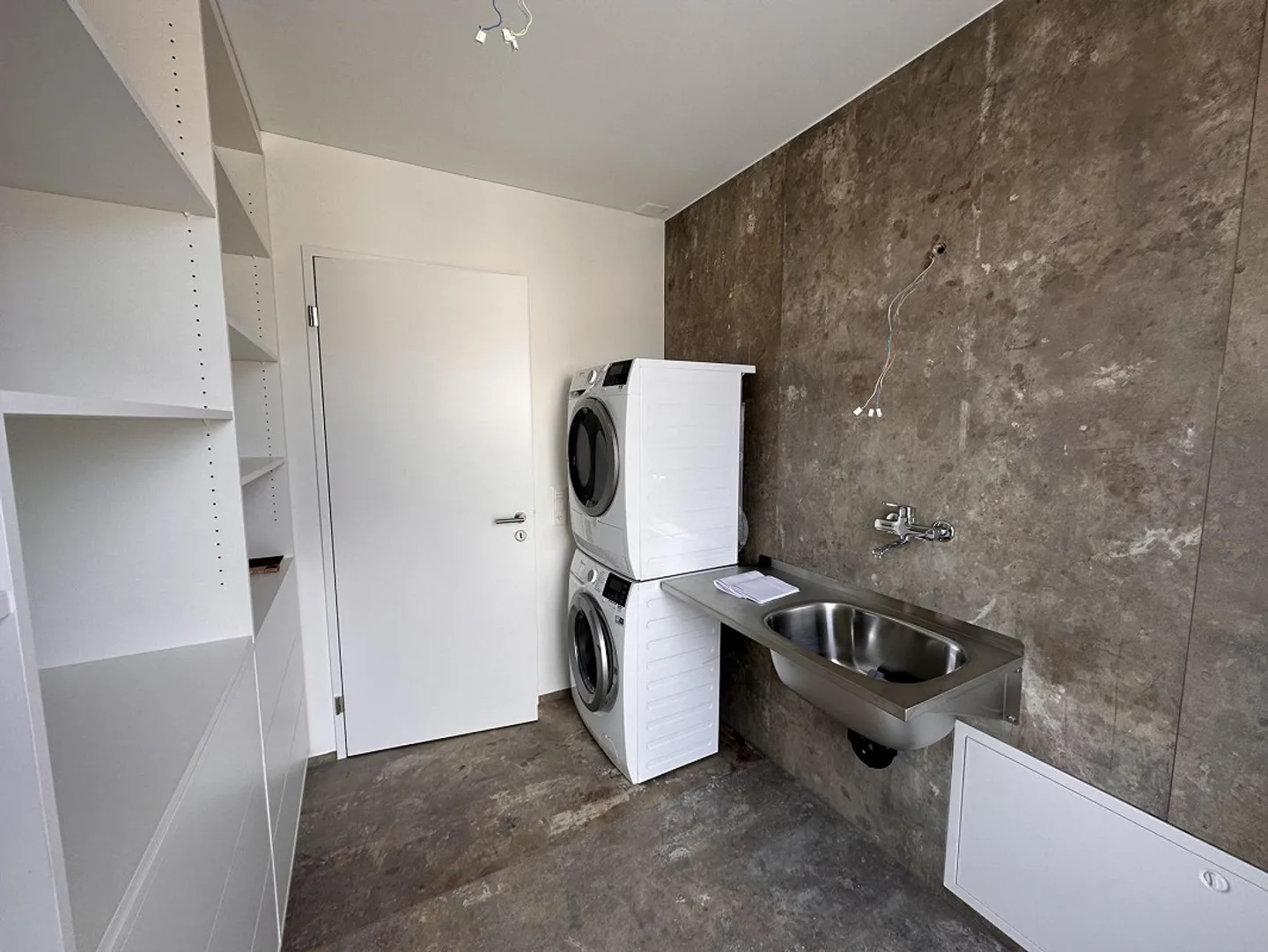 Appartamento attico luminoso con grande garage doppio e stanze aggiuntive - Foto 7 di 13